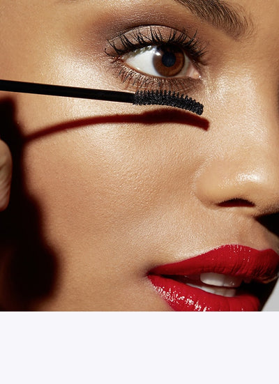 Little Black Primer™ Teinte. Amplifie. Fixe
