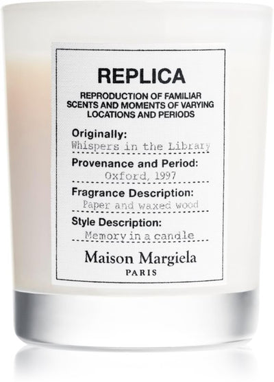 Replica Whispers in the Library Bougie Parfumée Ambrée Épicée